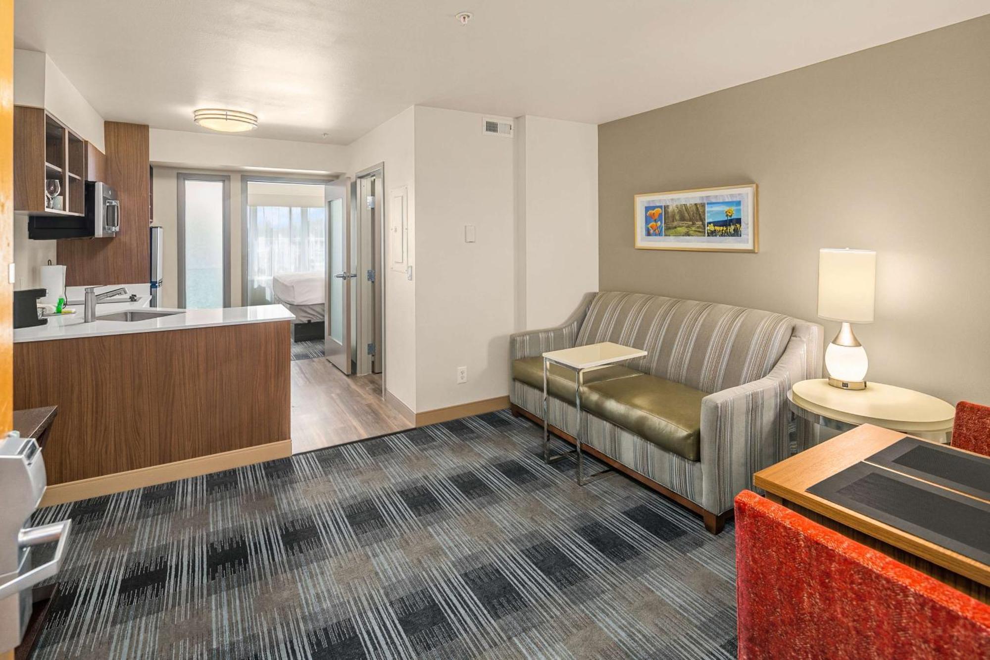 Executive Residency By Best Western Navigator Inn & Suites Эверетт Экстерьер фото